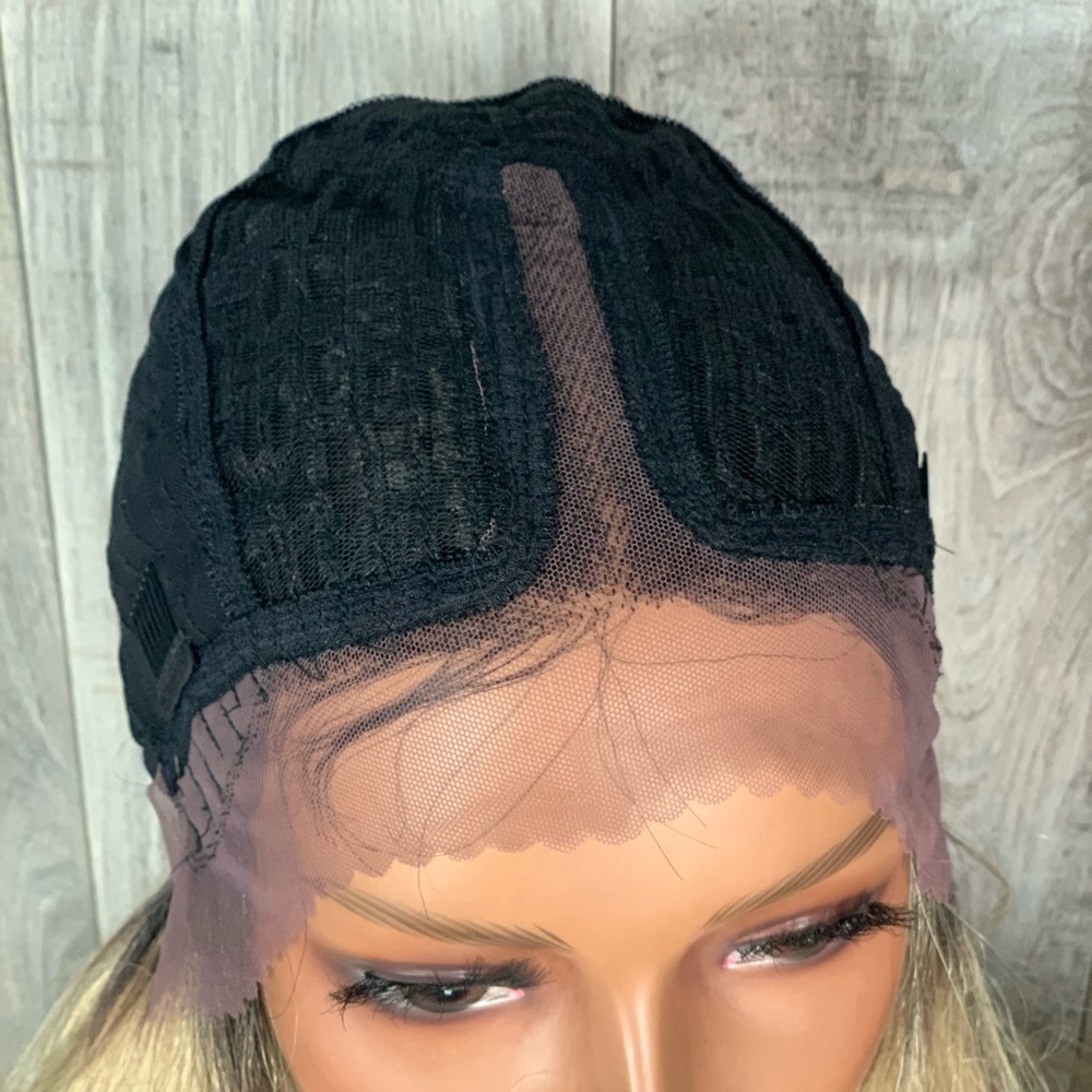 Ombre Blonde Bodywave Lace Front Wig - Picture 7 of 8